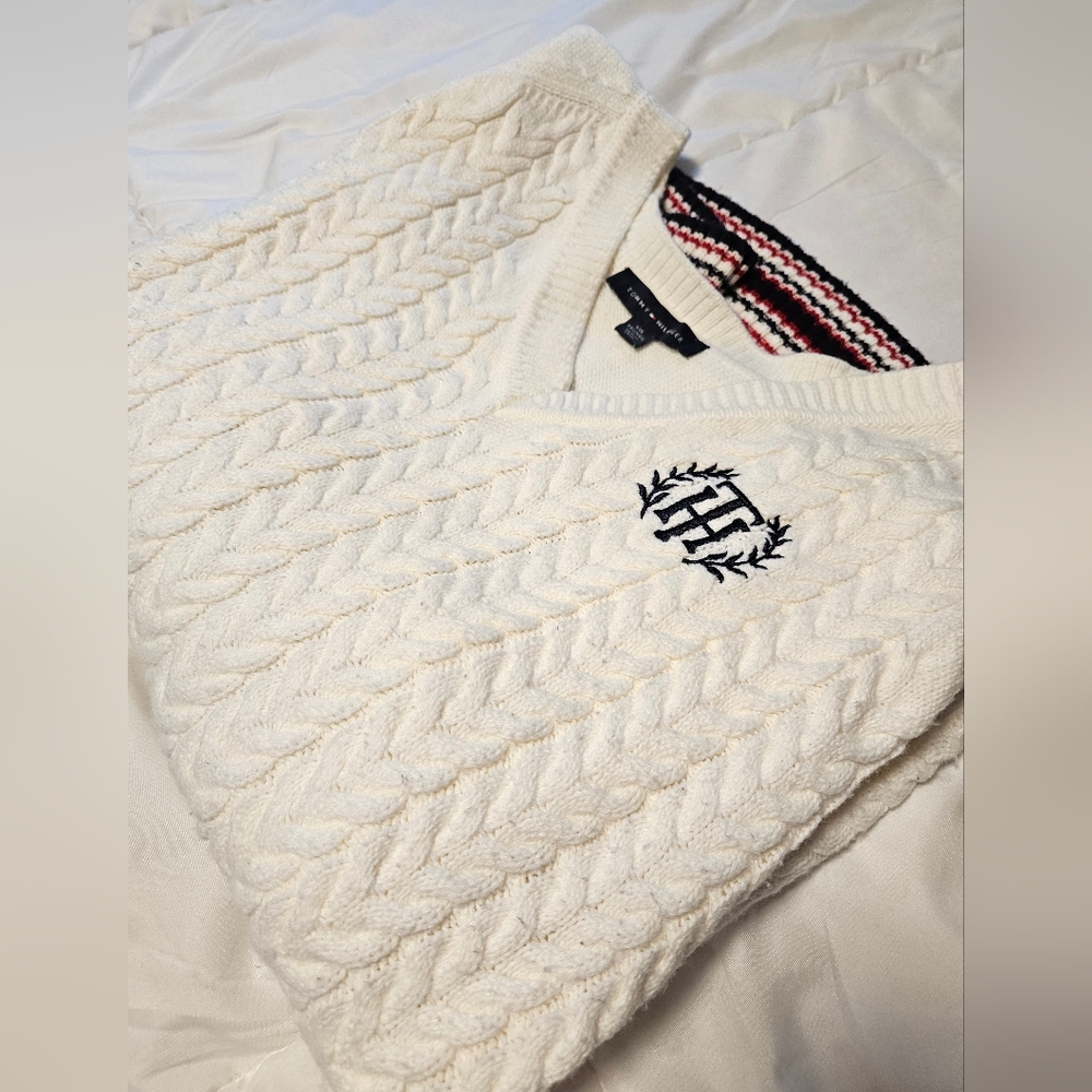 Tommy Hilfiger women's V-Neck Cream Varsity Sweater Sz XXL